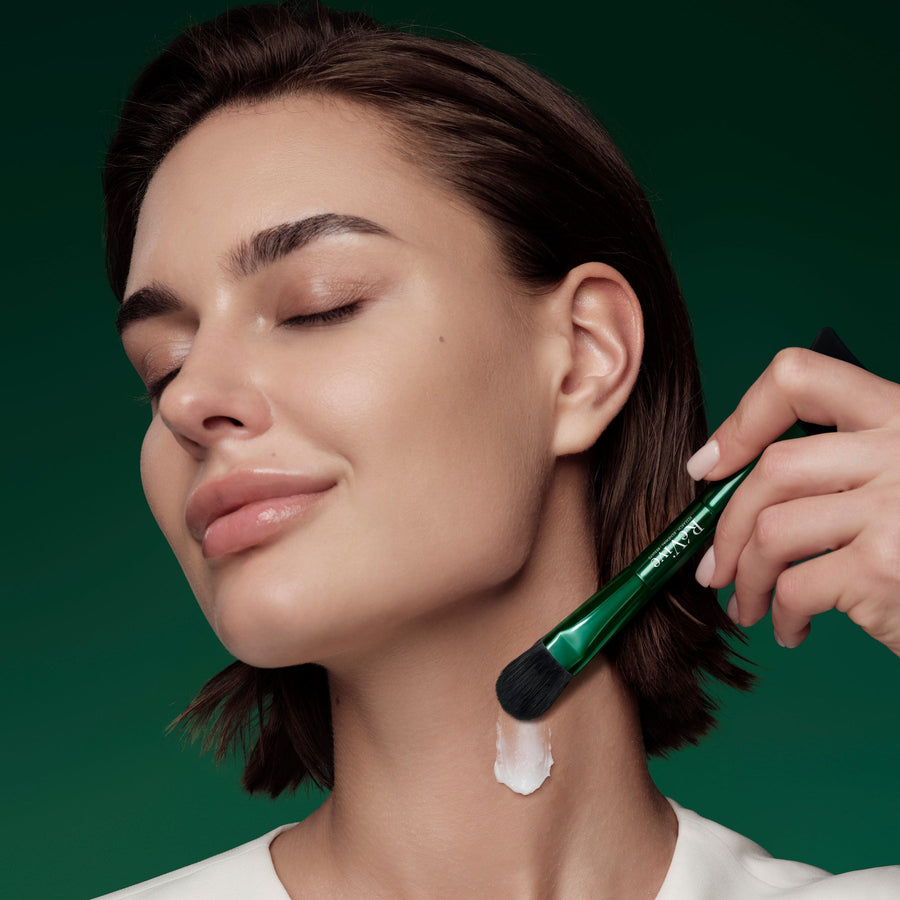 Lissant Line Smoothing Neck Serum